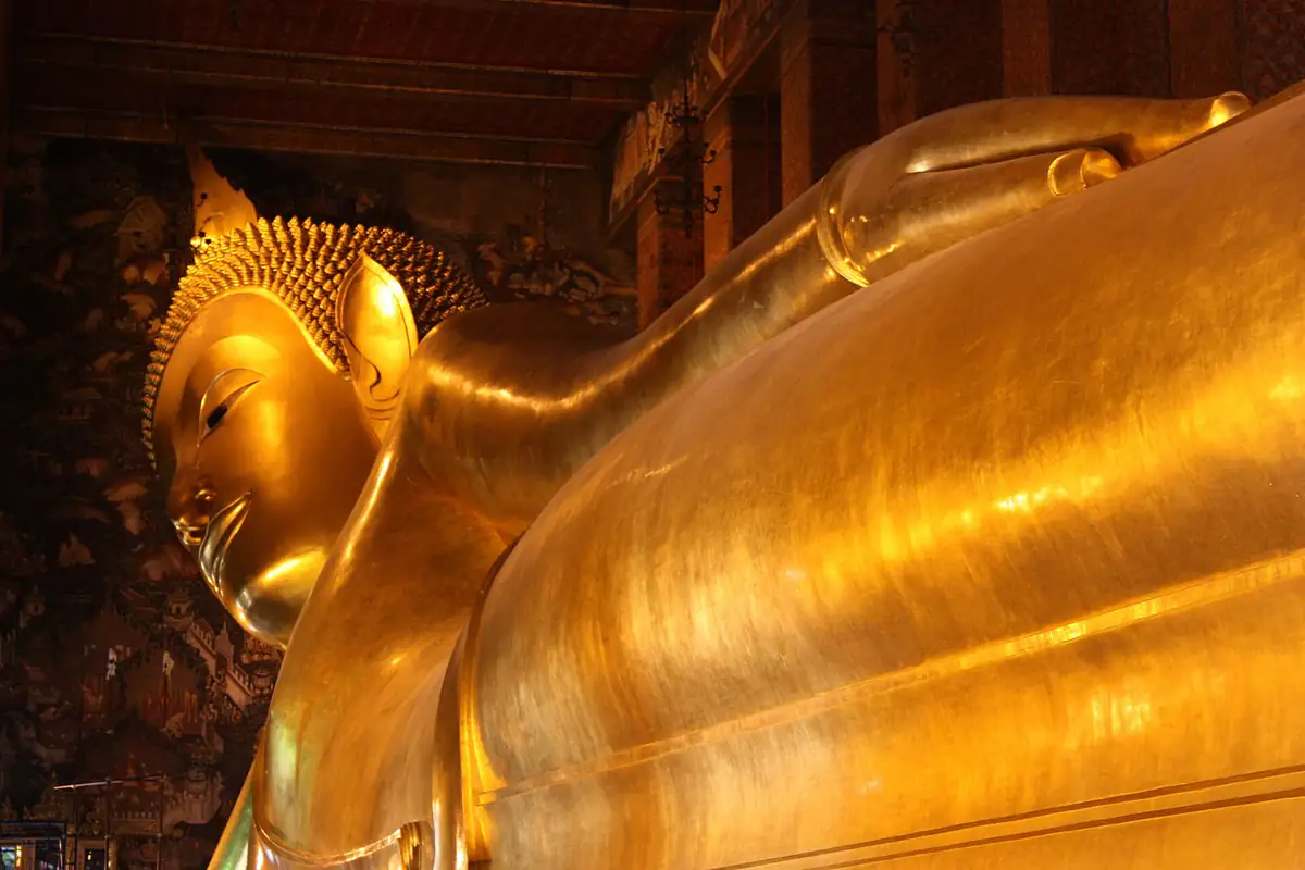 The gilded head of the reclining Buddha statue at Wat Pho