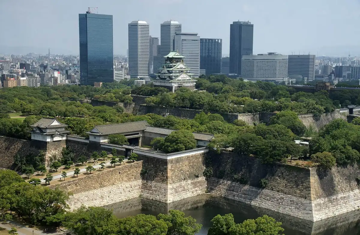 Osaka Castle keep above the trees