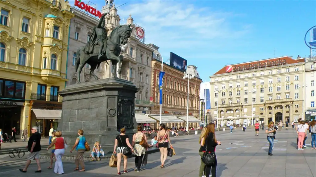 Jelačić square with the statue and facades